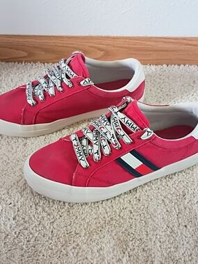 Tommy Hilfiger Women’s Sneakers Red Low Top Lace Up Logo Shoes Size 9.5M